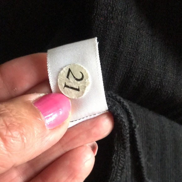 St. John Cardigan Set - Picture 8 of 8